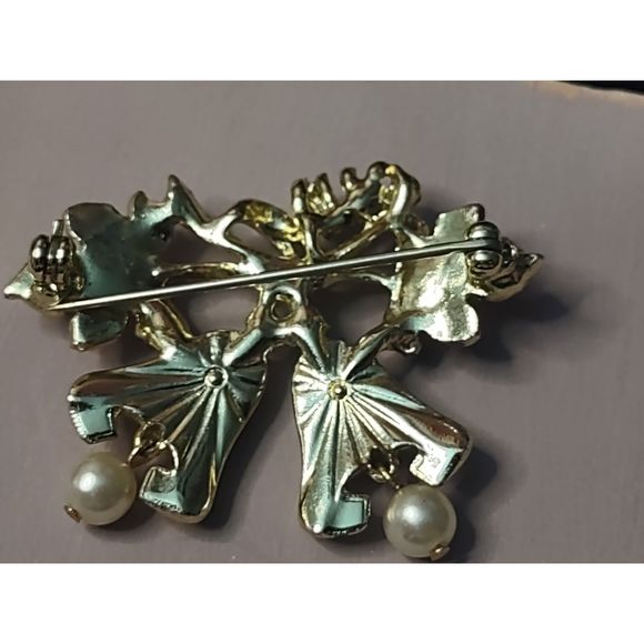 Vintage Gold Tone and Faux Pearl Twin Bell Brooch Pin - Picture 3 of 5